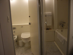 akapuri_bathroom_060114.jpg